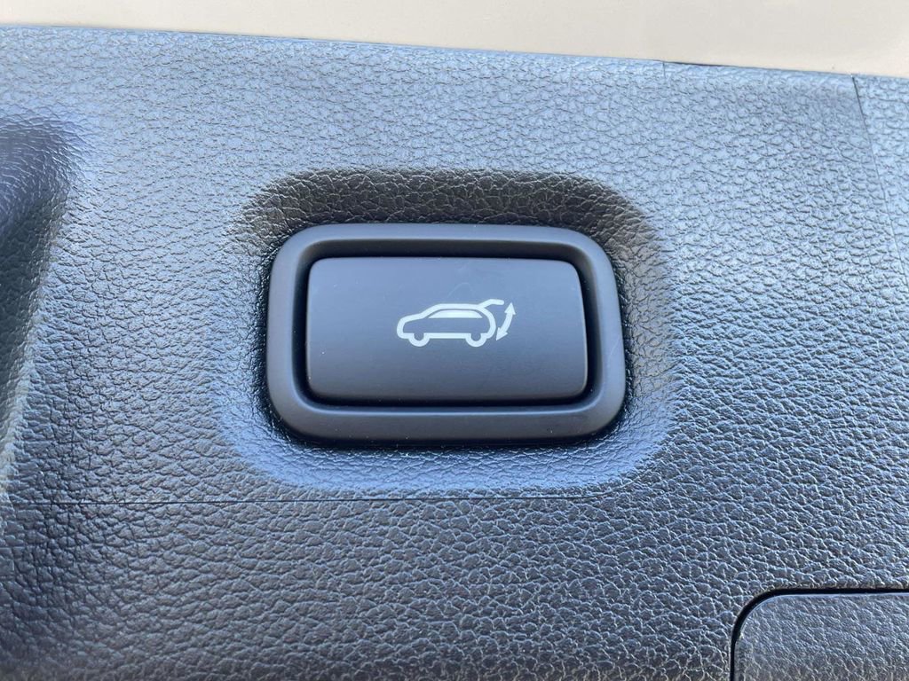 Used 2023 Hyundai Santa Fe SEL Premium image 28