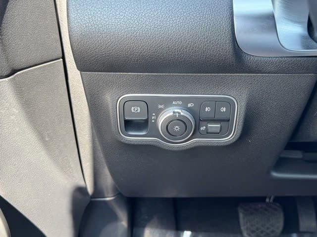 New 2025 Mercedes-Benz GLB 250 image 24