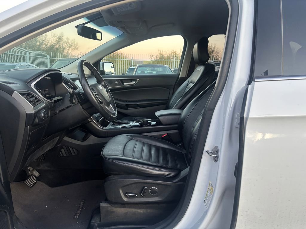 Used 2018 Ford Edge SEL w/ Equipment Group 201A image 3