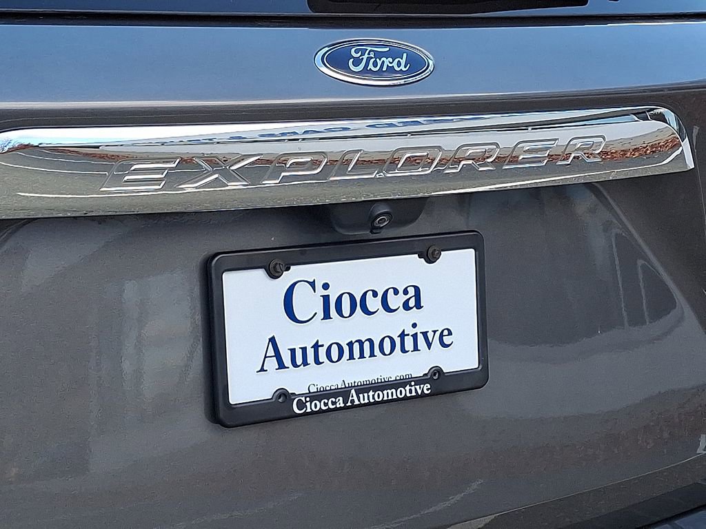 Used 2022 Ford Explorer XLT w/ Equipment Group 202A image 33