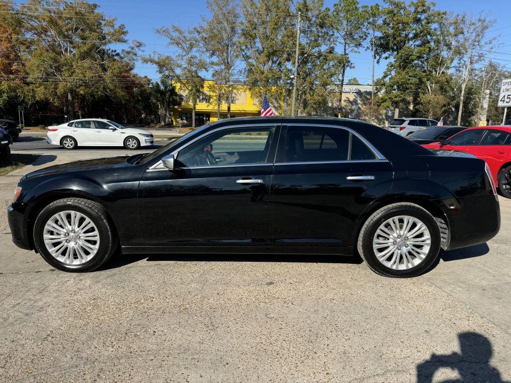 Used 2013 Chrysler 300 C image 8