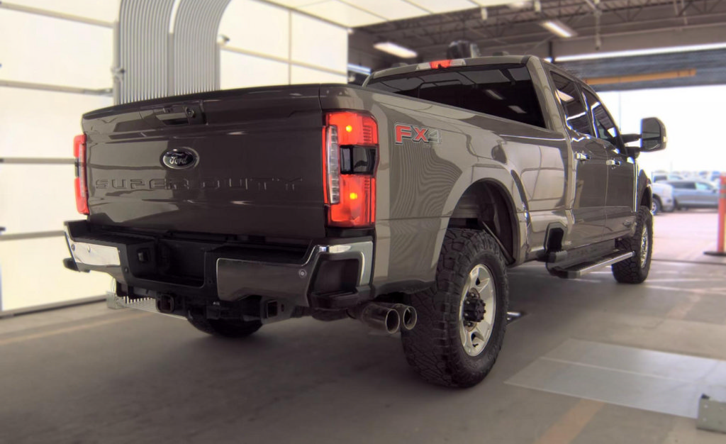 Used 2023 Ford F350 Lariat w/ Tow Technology Package AWD/4WD image 4
