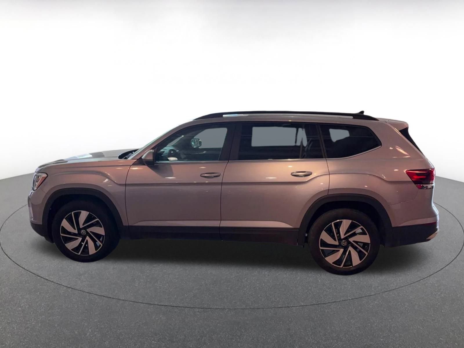 Used 2025 Volkswagen Atlas SE image 9