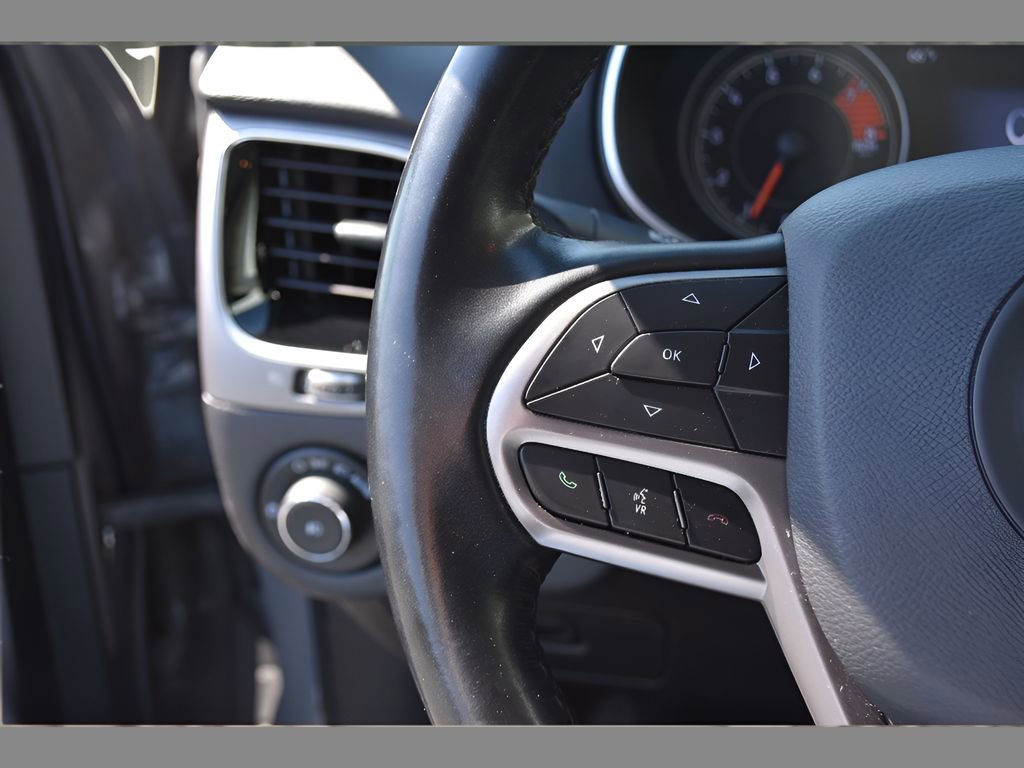 Used 2021 Jeep Cherokee Limited image 19