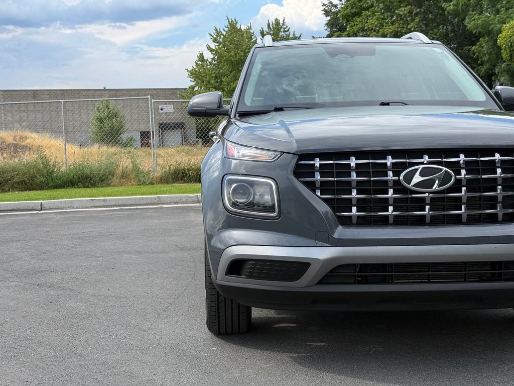 Used 2023 Hyundai Venue SEL w/ Cargo Package FWD image 4