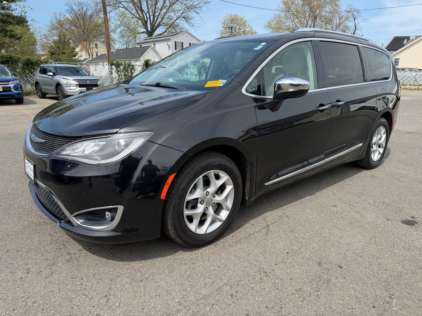 Used 2020 Chrysler Pacifica Limited image 2