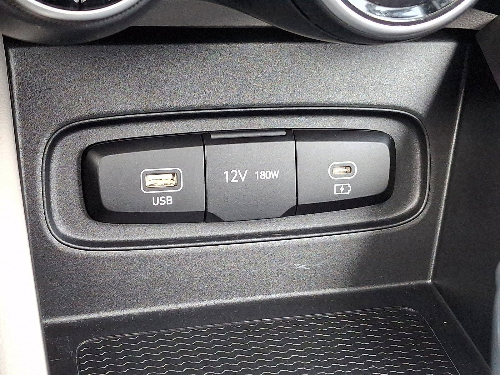 Used 2025 Hyundai Venue SEL image 24