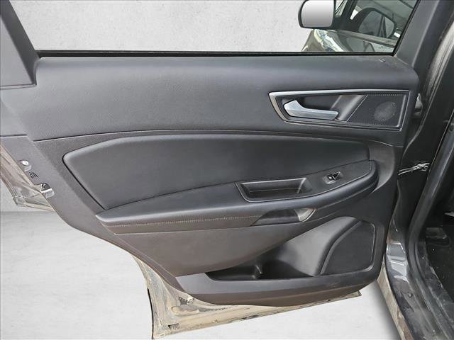 Used 2020 Ford Edge SE image 10