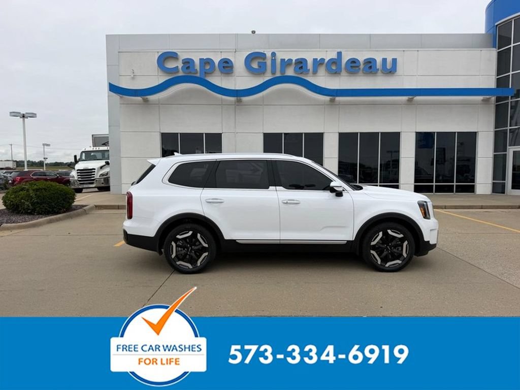 Used 2024 Kia Telluride S w/ S Sunroof Package