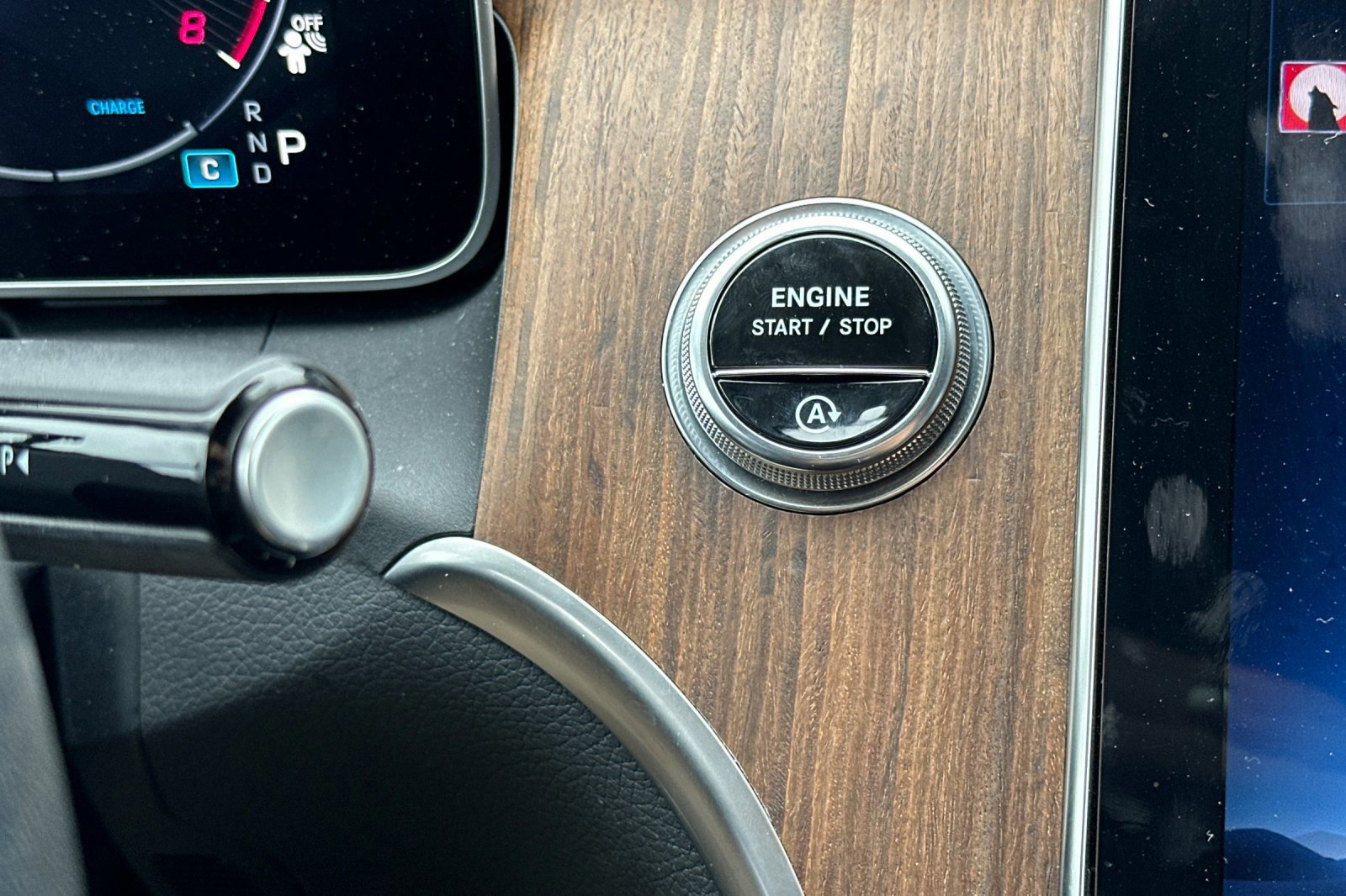 Used 2024 Mercedes-Benz GLC 300 w/ Winter Package image 22