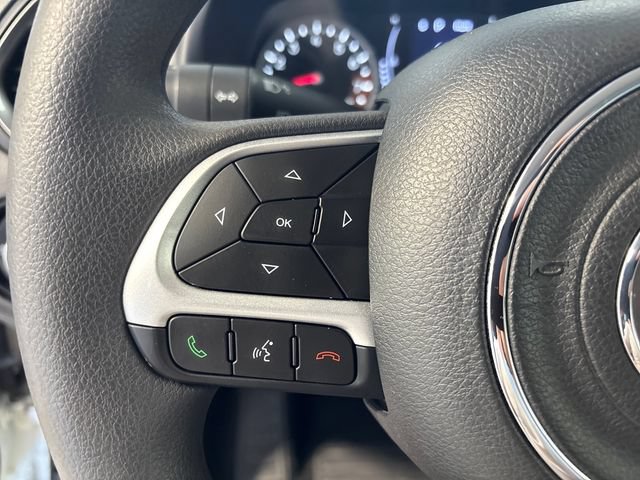 Used 2023 Jeep Renegade Latitude AWD/4WD image 7
