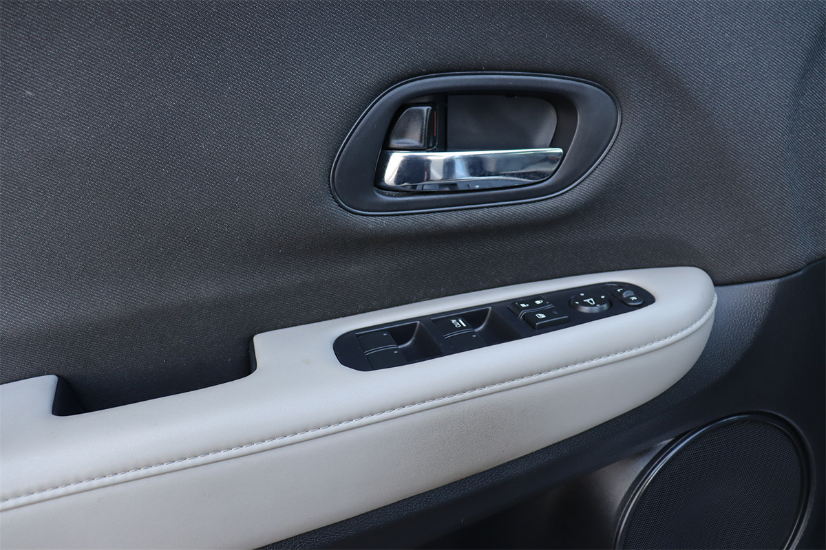 Used 2020 Honda HR-V LX image 24