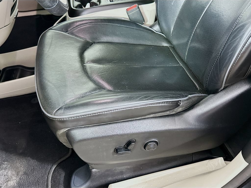 Used 2019 Chrysler Pacifica Limited FWD image 27