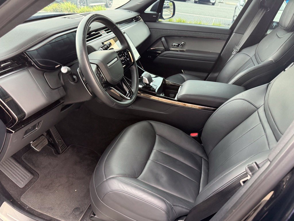 Used 2025 Land Rover Range Rover Sport Dynamic SE AWD/4WD image 5