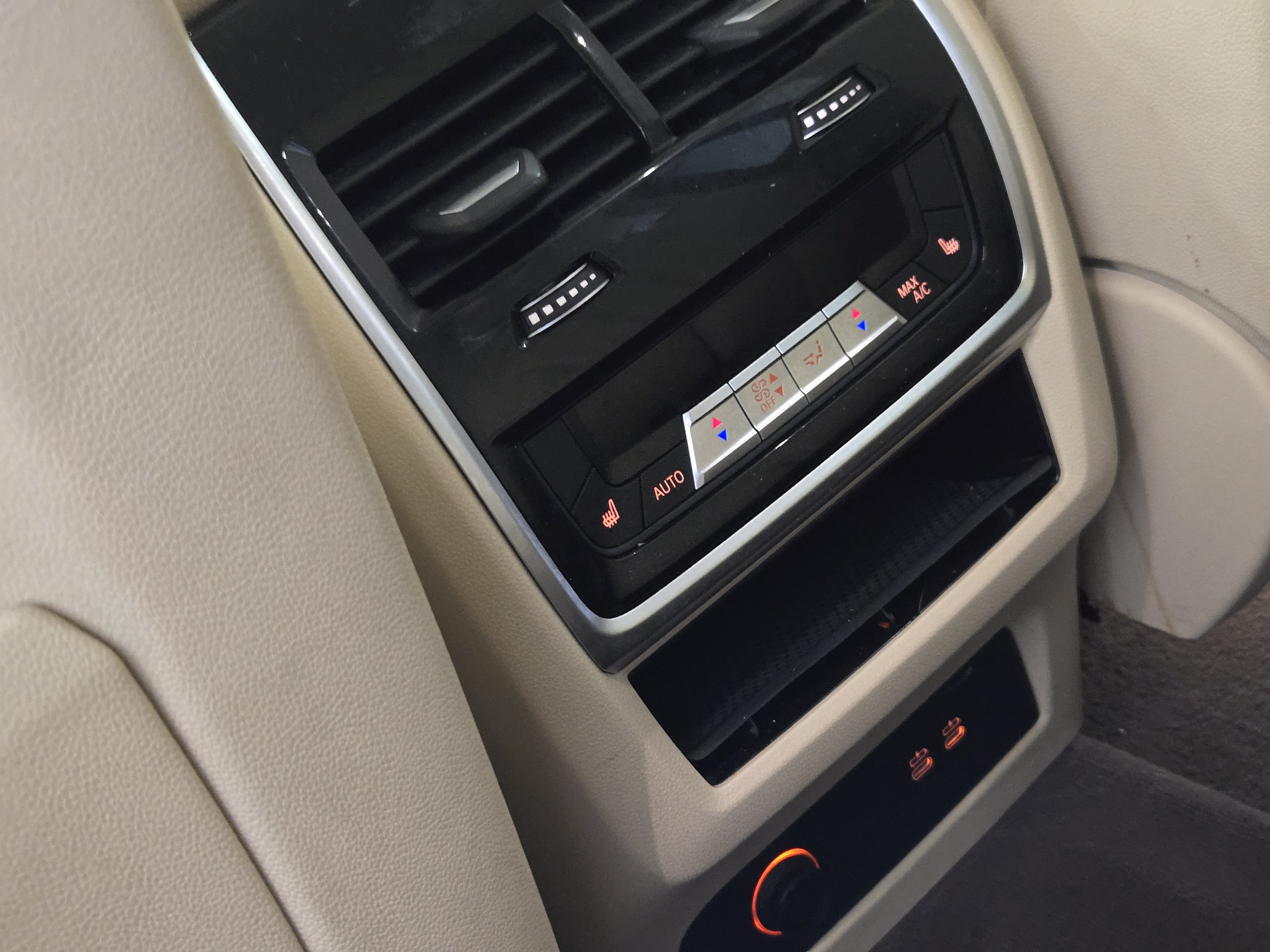 Used 2019 BMW X7 xDrive40i w/ Cold Weather Package AWD/4WD image 34