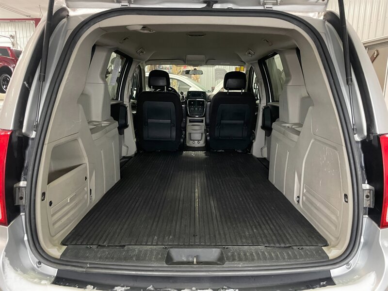 Used 2011 Dodge Grand Caravan FWD image 2