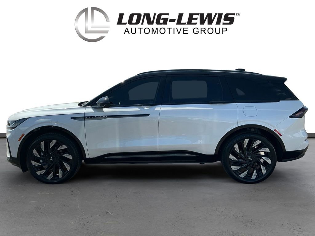 Certified 2025 Lincoln Nautilus Reserve AWD/4WD image 2