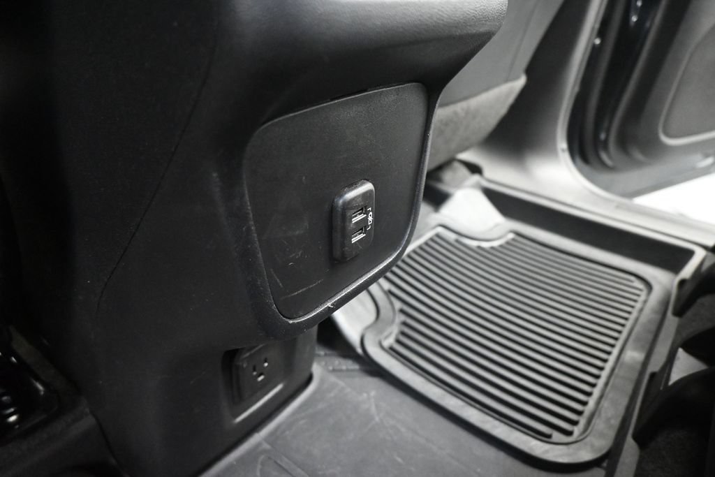 Used 2023 Chevrolet Equinox RS w/ RS Leather Package FWD image 19