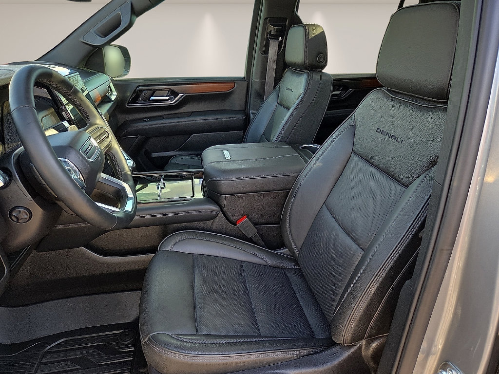 Used 2026 GMC Yukon Denali w/ Sun & Power Step Package AWD/4WD image 17