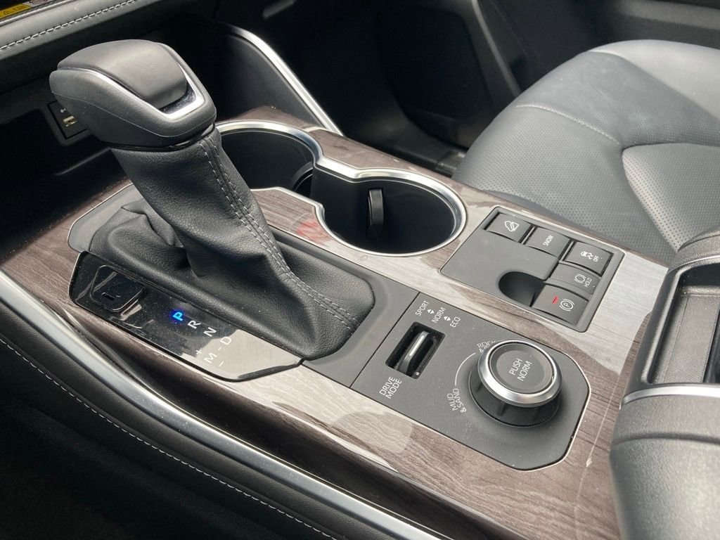 Certified 2025 Toyota Highlander Limited image 29