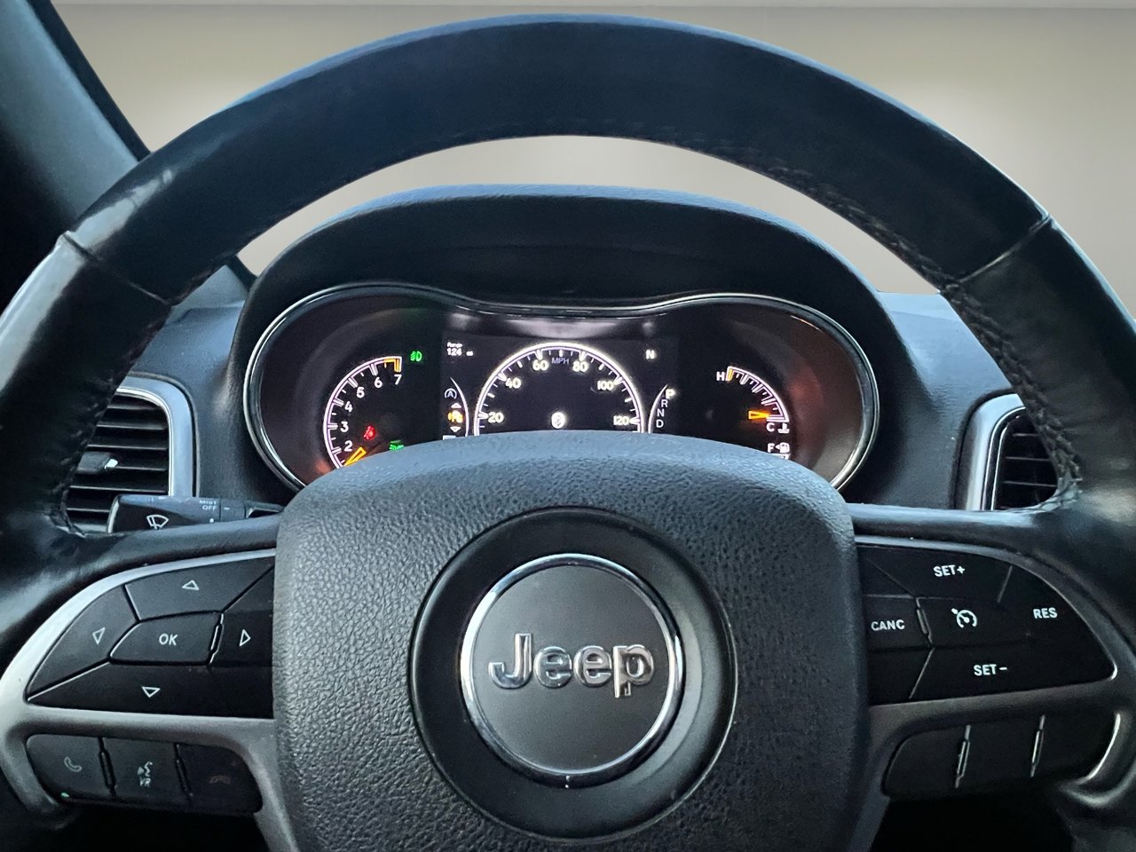 Used 2018 Jeep Grand Cherokee Limited image 12