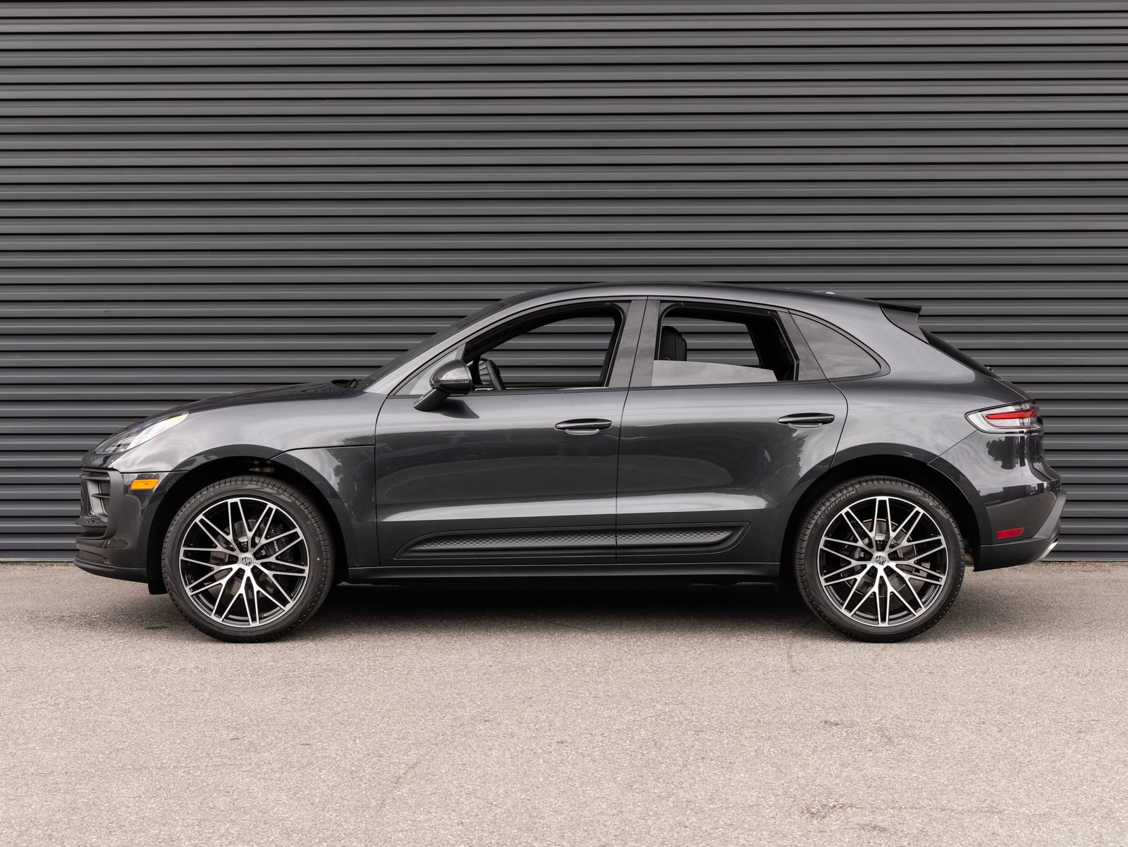 Certified 2026 Porsche Macan AWD/4WD image 2