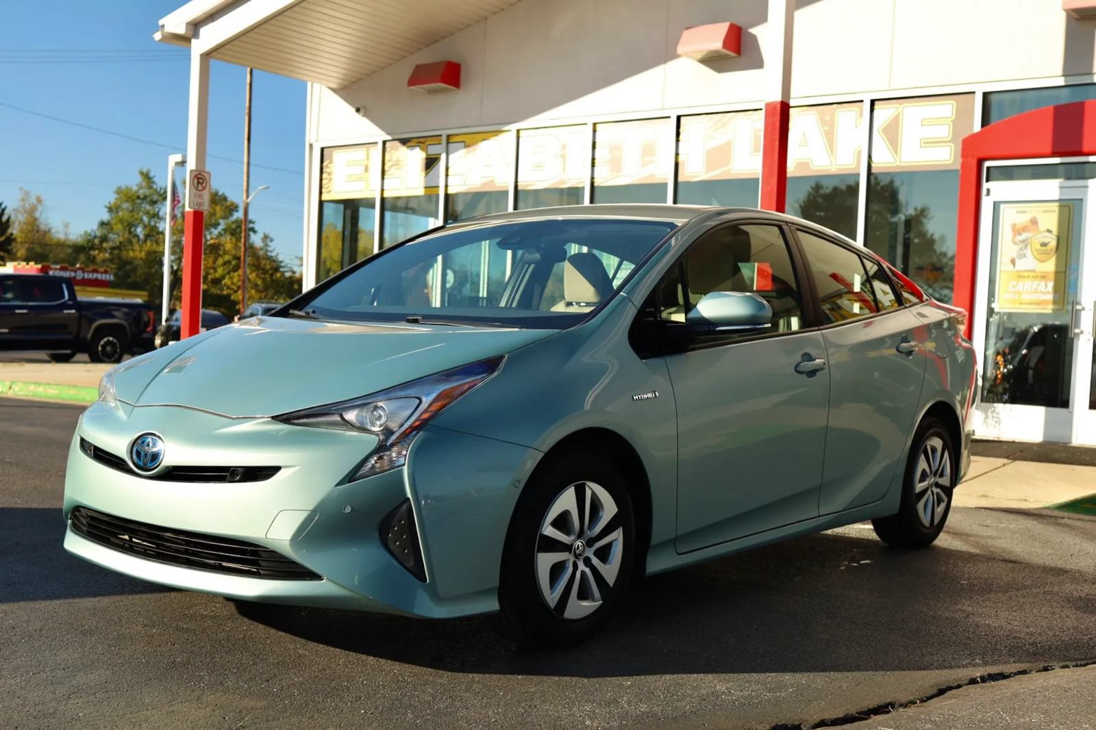 Used 2017 Toyota Prius Two w/ Prius Two Safety Plus Package FWD image 3