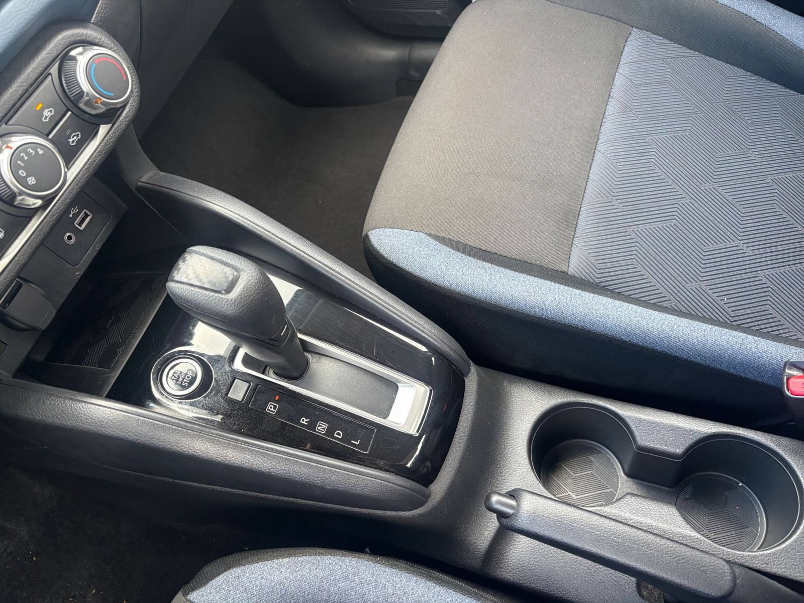 Used 2025 Nissan Versa SV FWD image 38