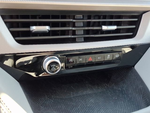 Used 2025 Ford Explorer Active w/ Active Comfort Package RWD image 11