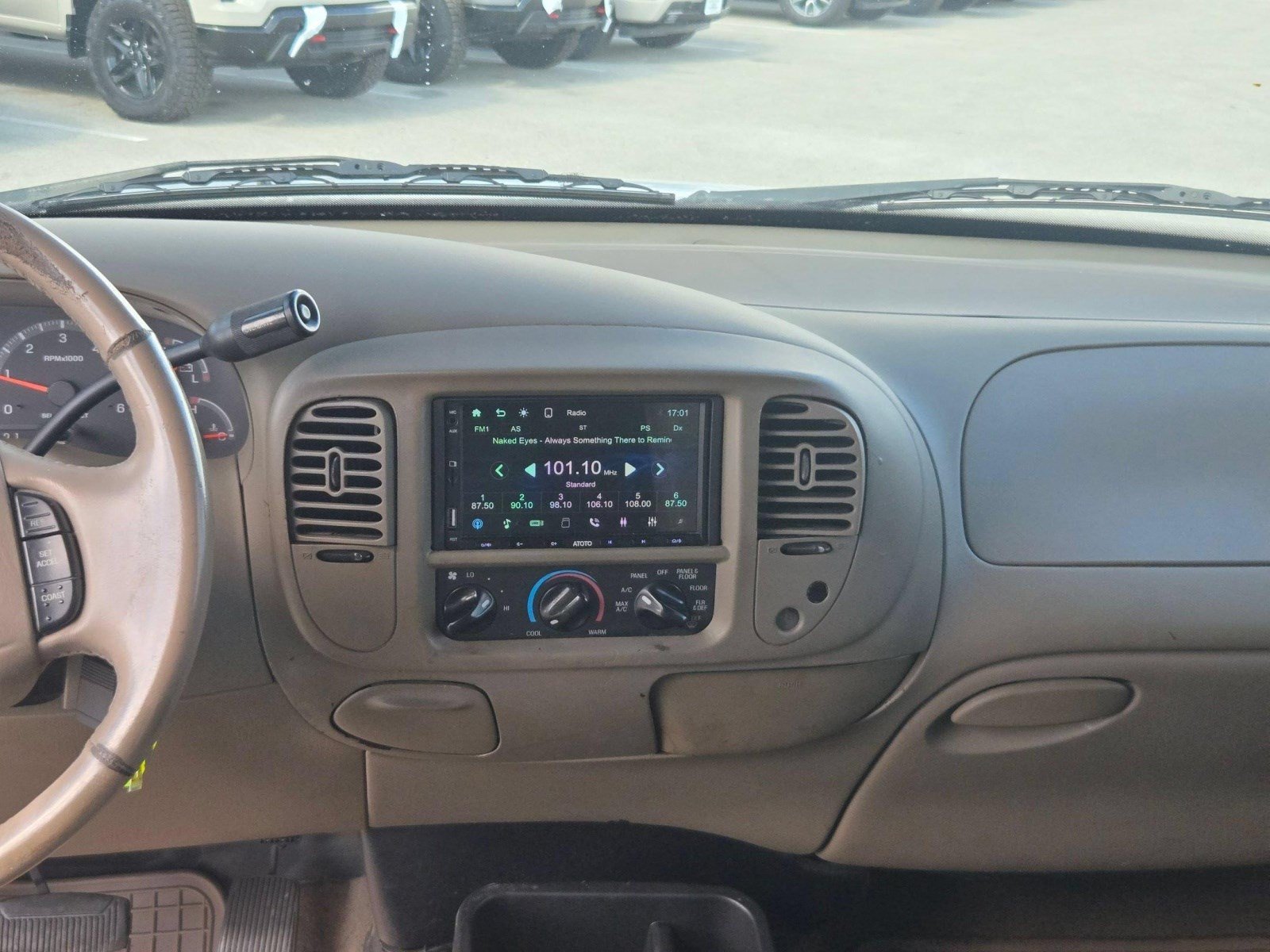 Used 2001 Ford F150 Lariat RWD image 17