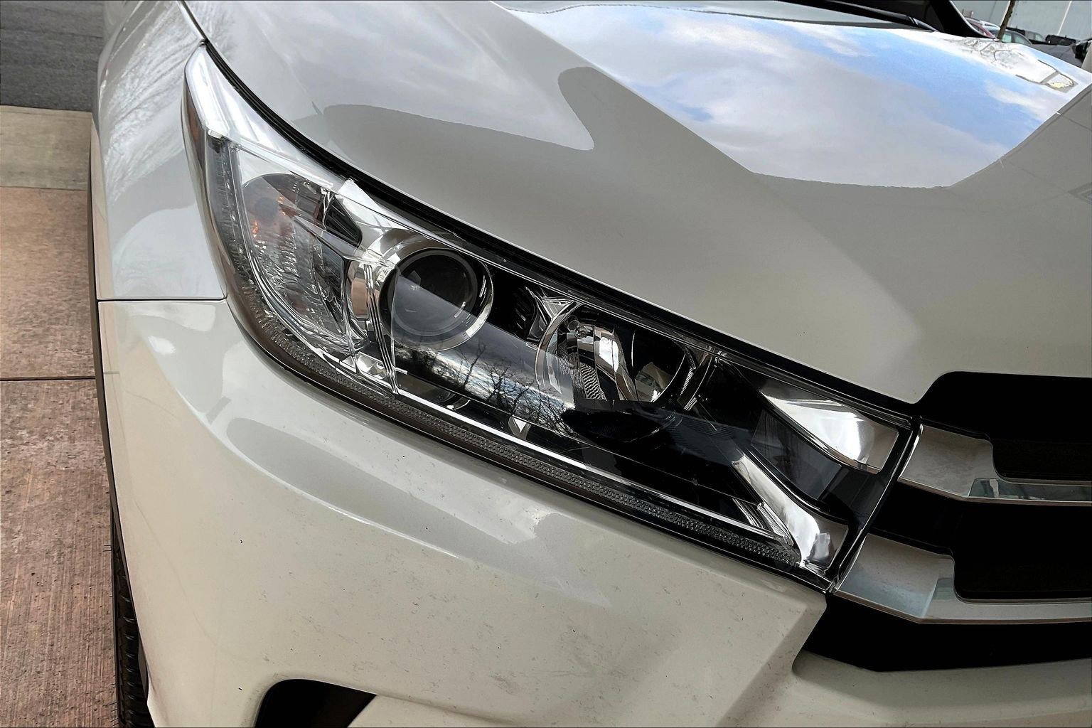 Used 2017 Toyota Highlander Limited image 32