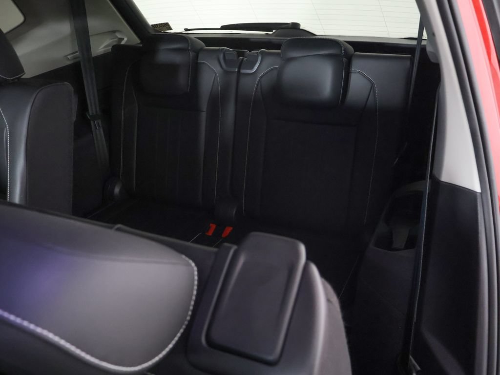 Used 2023 Volkswagen Tiguan SE w/ Panoramic Sunroof Package FWD image 37