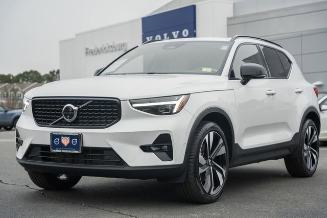 Certified 2024 Volvo XC40 B5 Ultimate w/ Protection Package Premier image 3