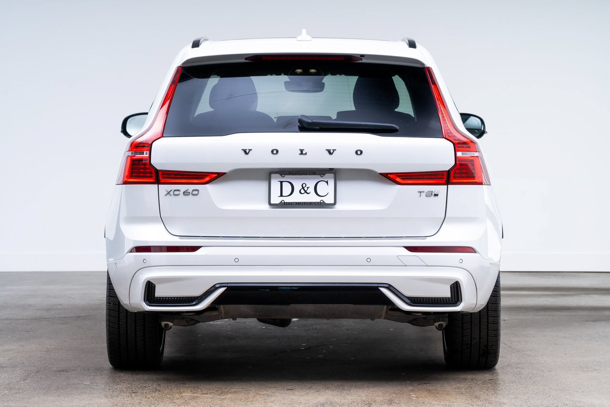 Used 2025 Volvo XC60 T8 Ultra w/ Protection Package Premier AWD/4WD image 5