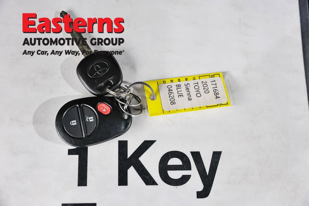 Used 2020 Toyota Sienna L FWD image 23