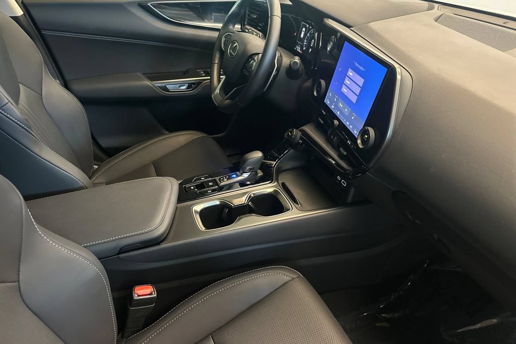 Used 2025 Lexus NX 250 FWD image 16