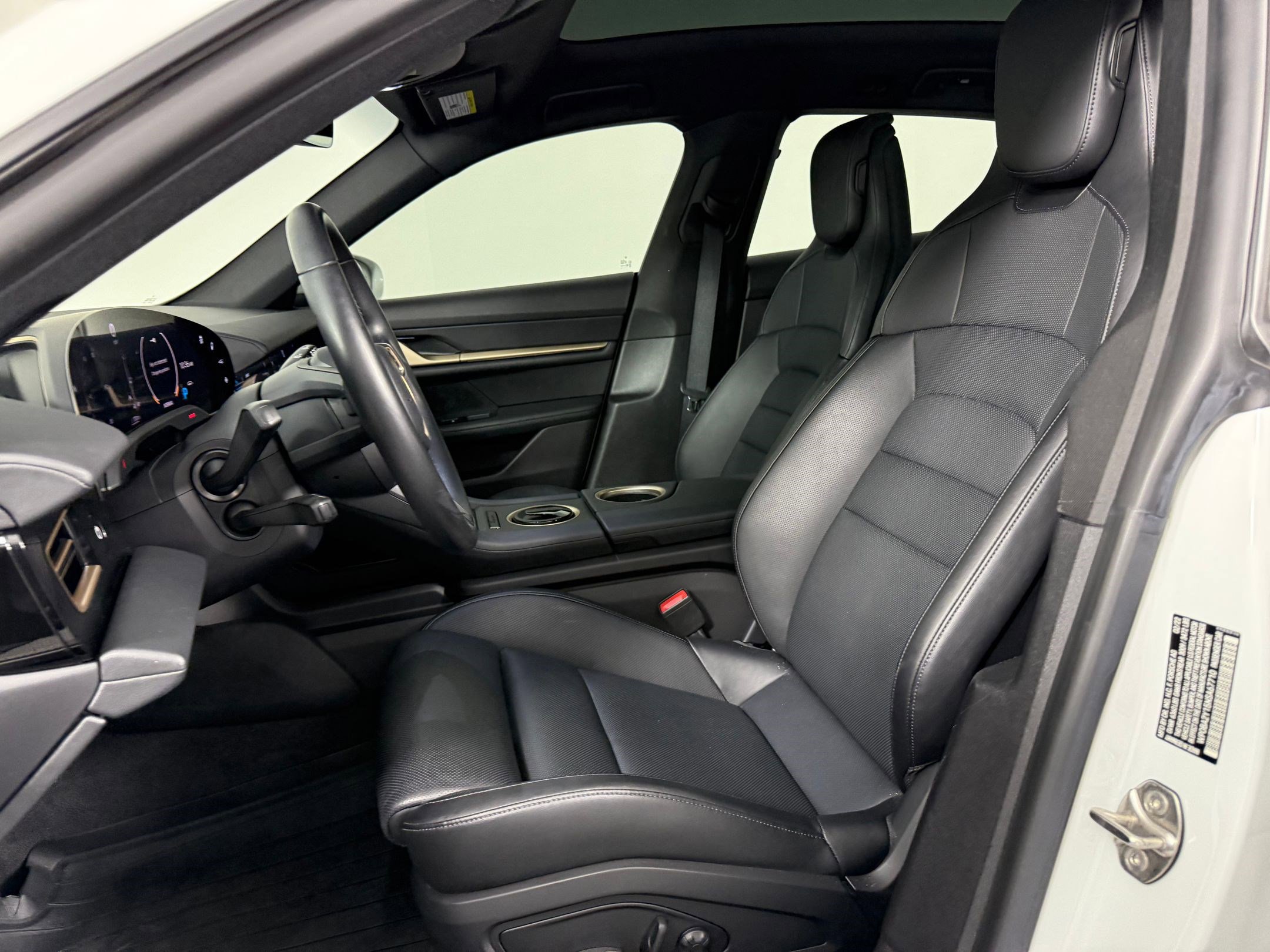 Used 2022 Porsche Taycan 4 Cross Turismo image 5