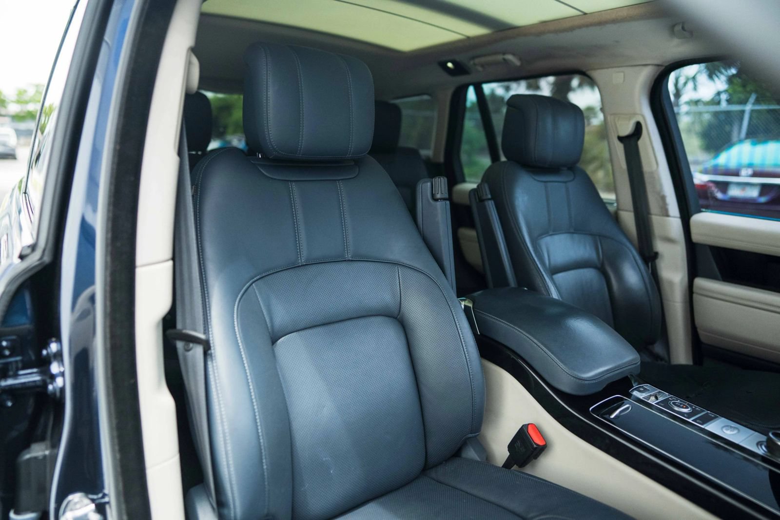 Used 2018 Land Rover Range Rover Supercharged AWD/4WD image 33
