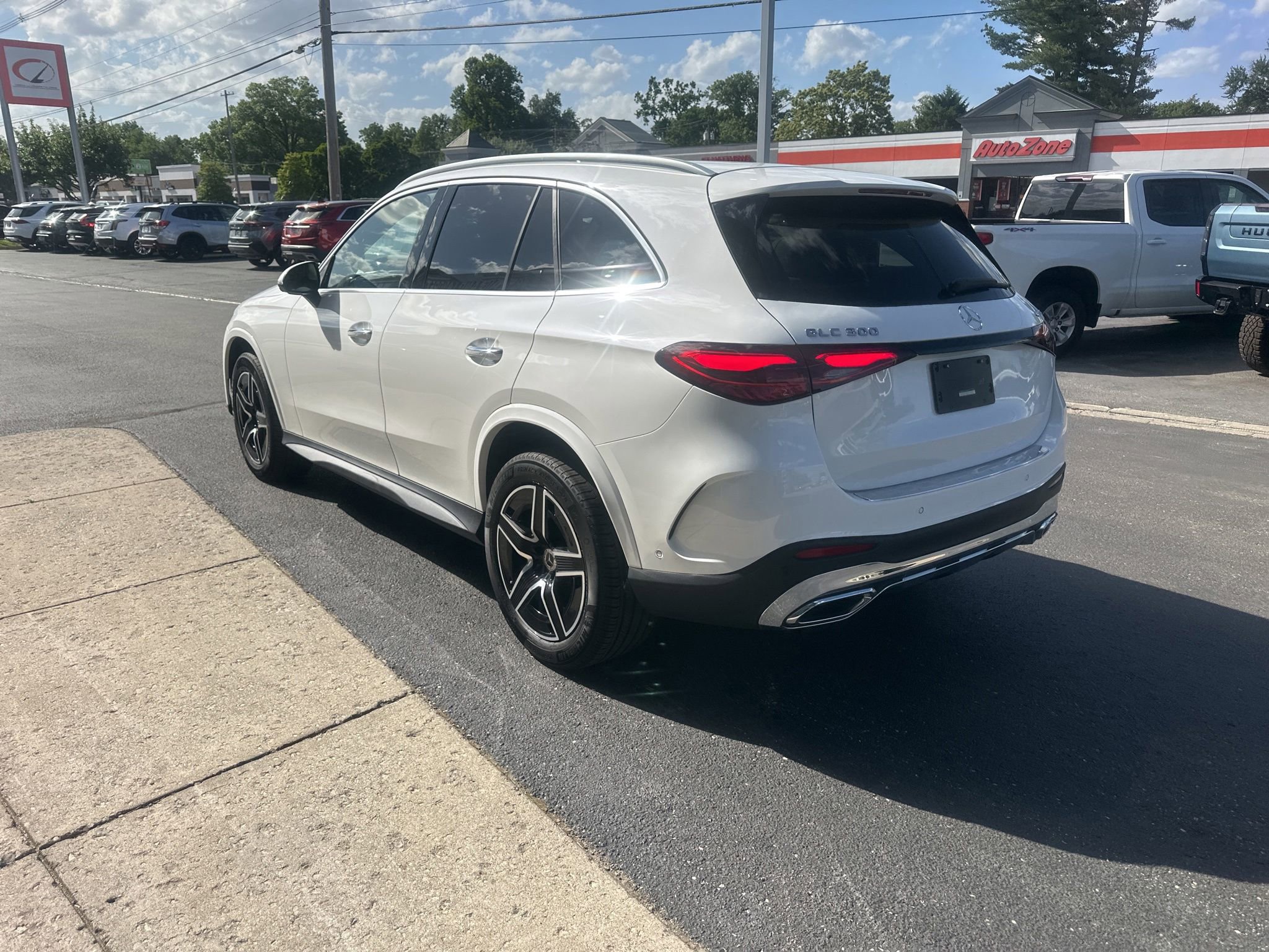 Used 2025 Mercedes-Benz GLC 300 4MATIC image 7
