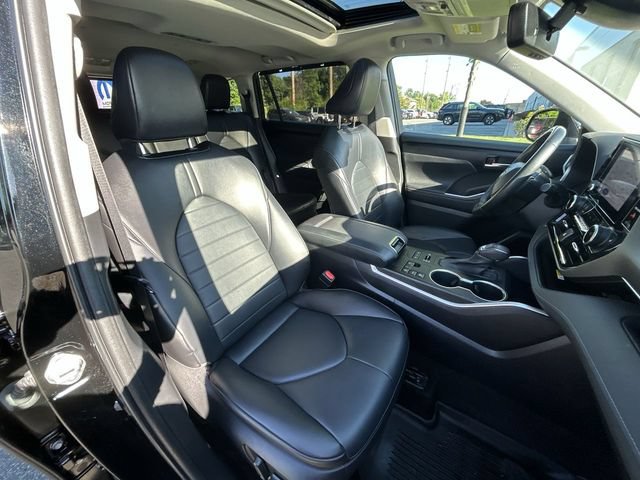 Used 2023 Toyota Highlander XLE AWD/4WD image 26