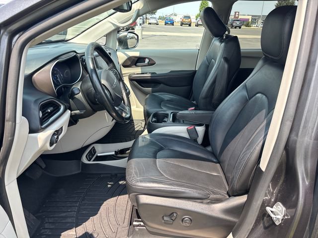 Used 2019 Chrysler Pacifica Touring-L FWD image 10