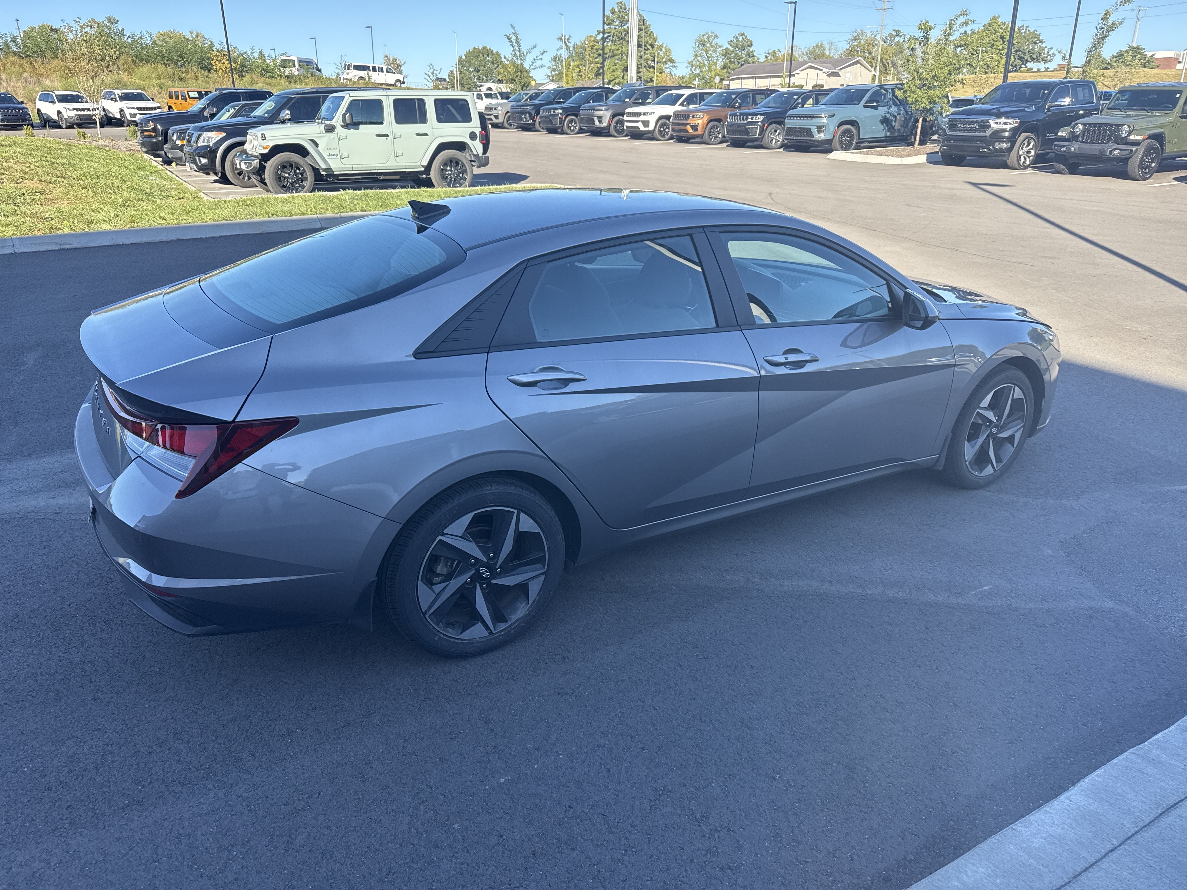 Used 2023 Hyundai Elantra SEL FWD image 5