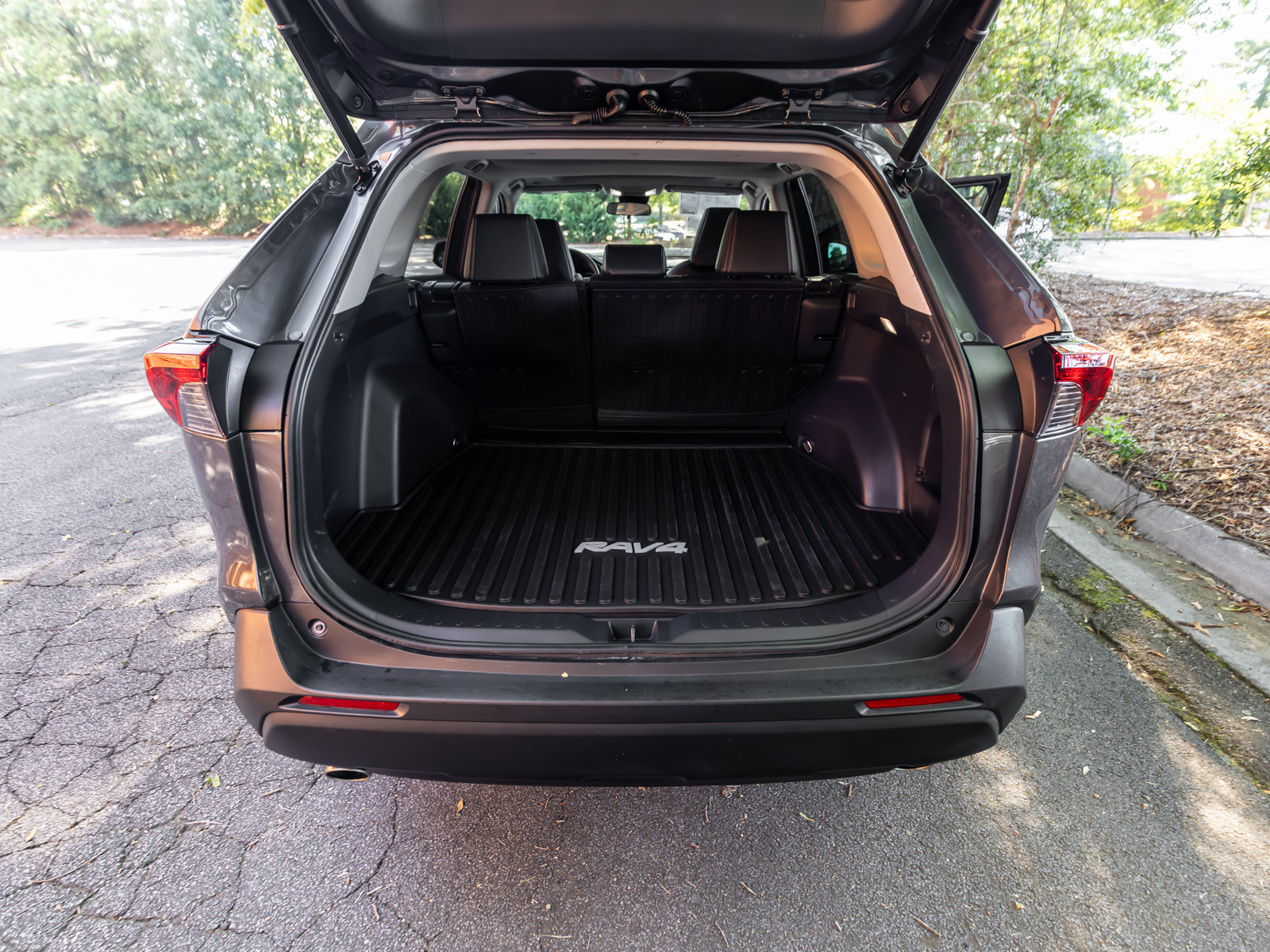 Used 2023 Toyota RAV4 XLE Premium FWD image 63