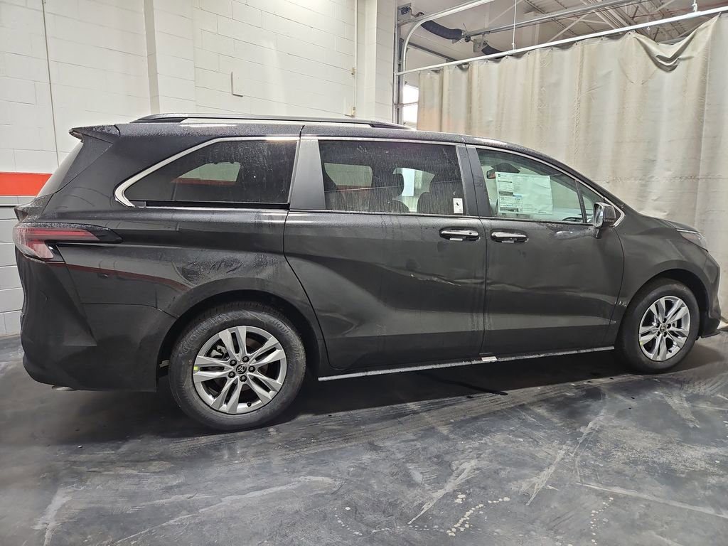 New 2026 Toyota Sienna XLE image 8