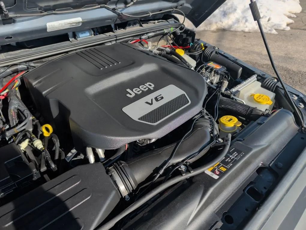 Used 2018 Jeep Wrangler Sport AWD/4WD image 23