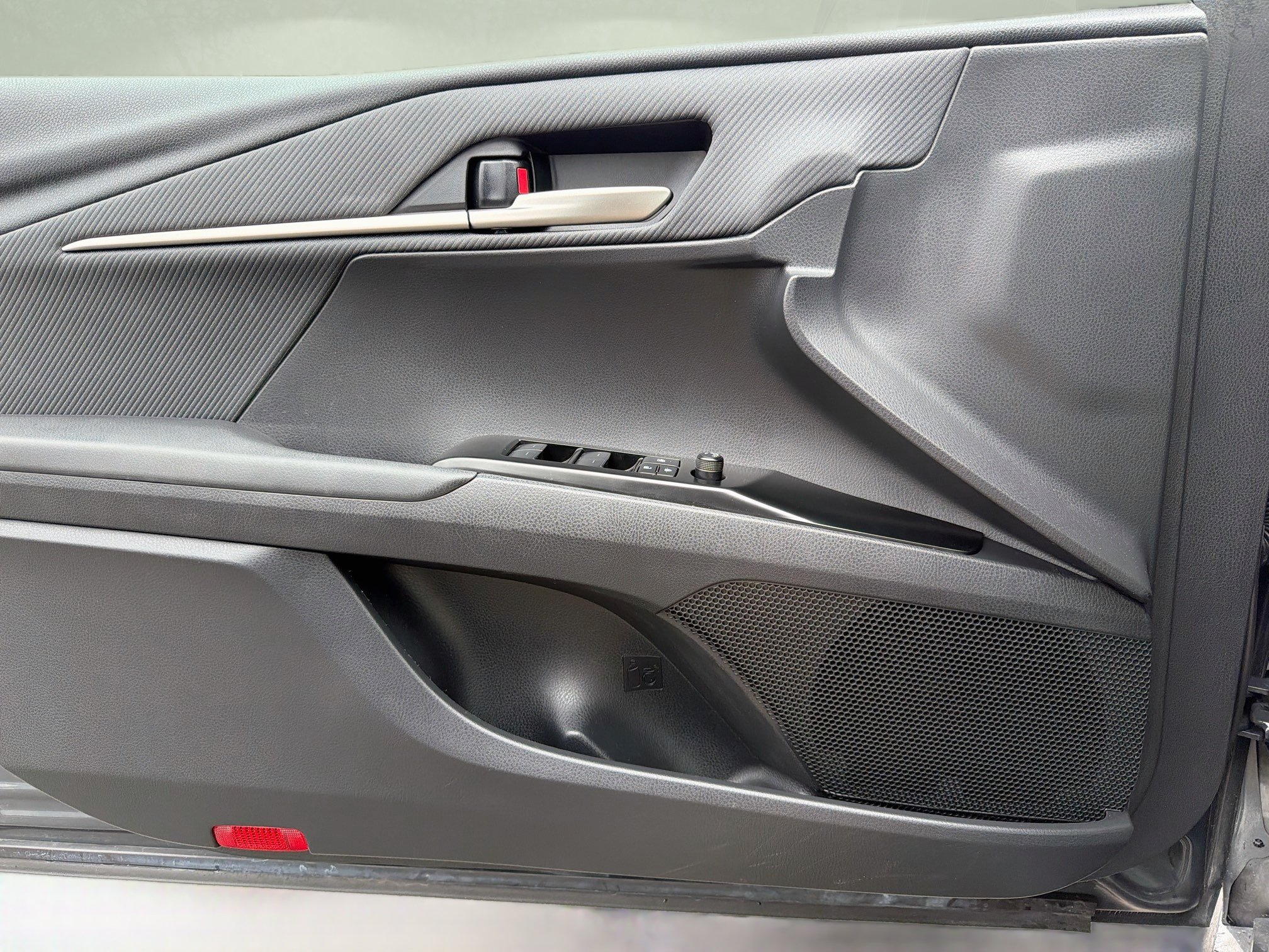 Used 2025 Toyota Camry SE FWD image 21