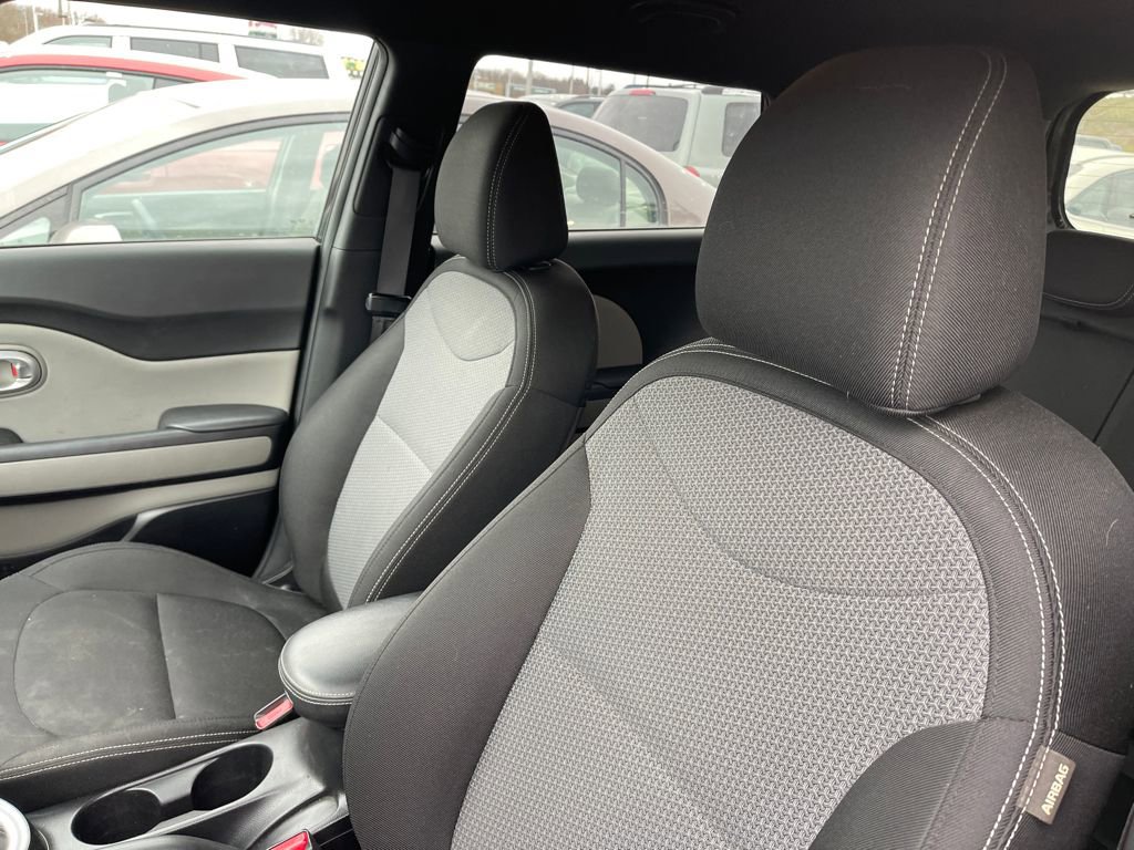 Used 2018 Kia Soul + image 7