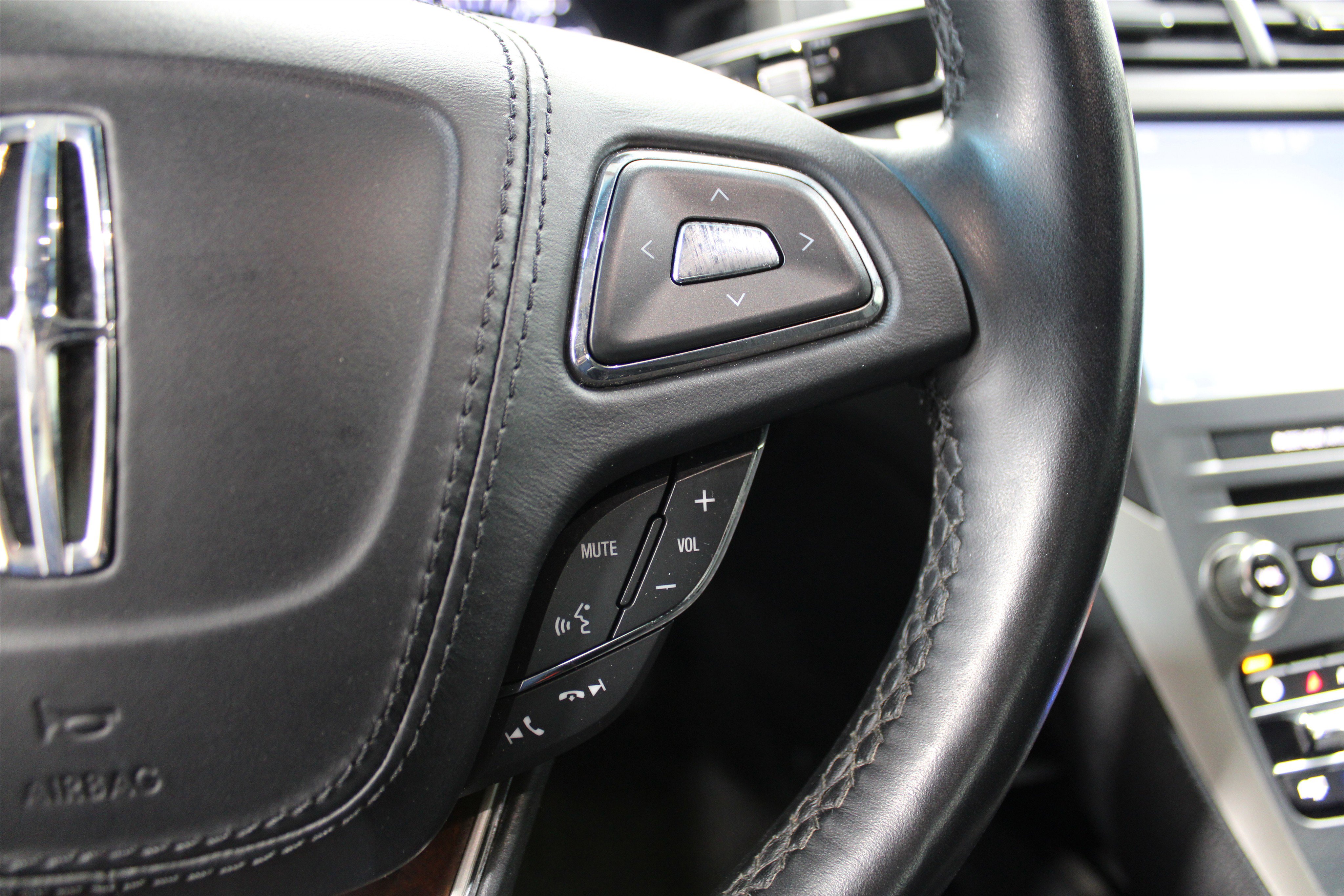Used 2020 Lincoln MKZ Reserve w/ Monochromatic Package FWD image 9