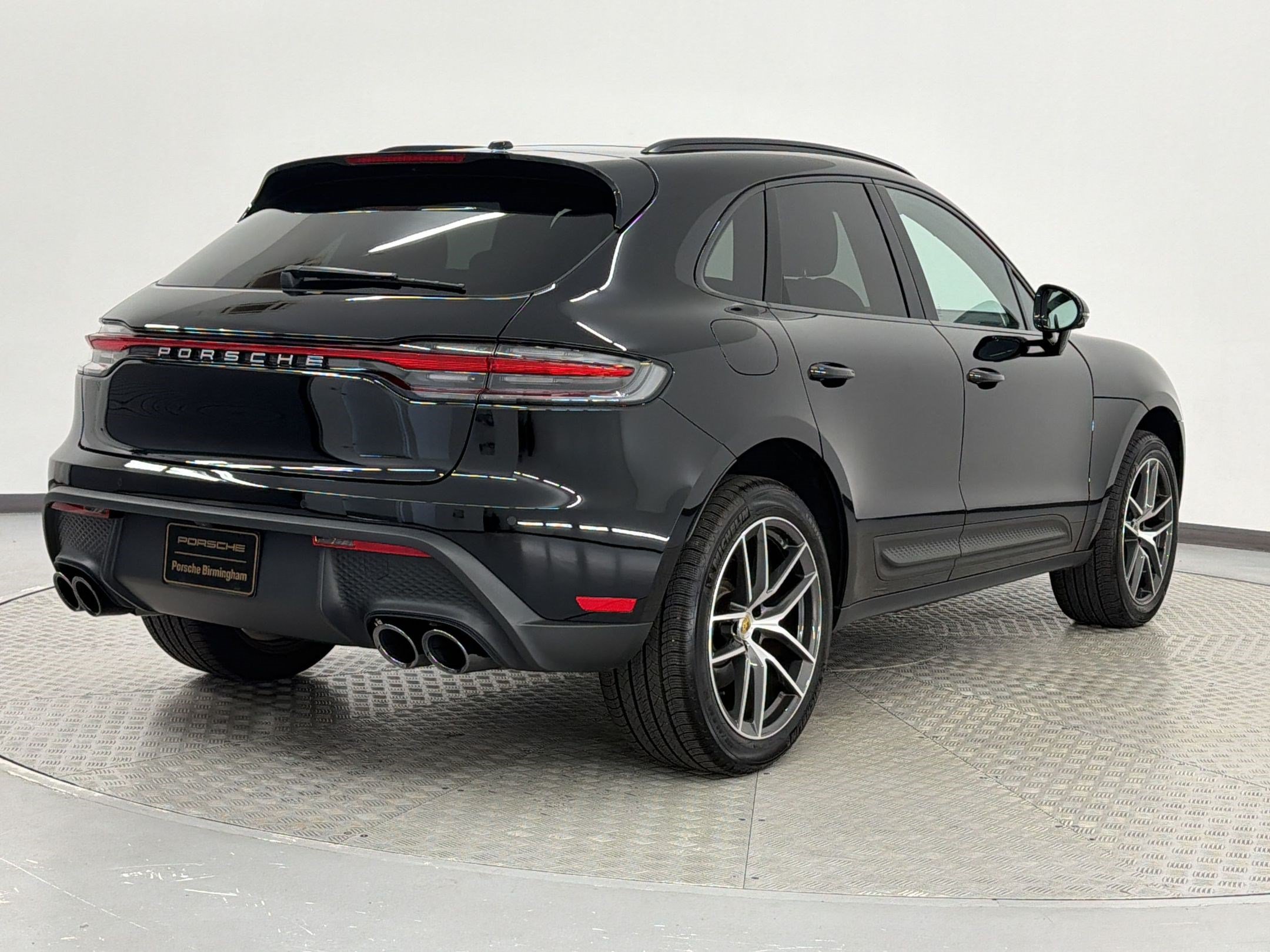 Used 2026 Porsche Macan AWD/4WD image 9