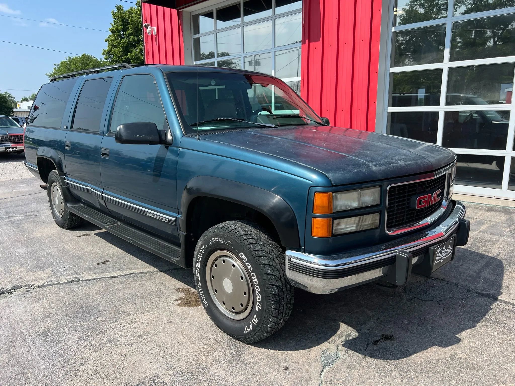 Used 1994 GMC Suburban 2500 image 2